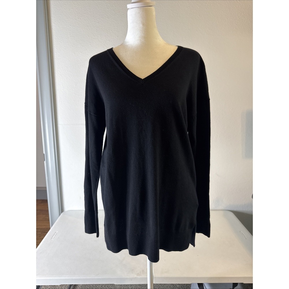 Women's Lightweight V-Neck Sweater Black Size Medium